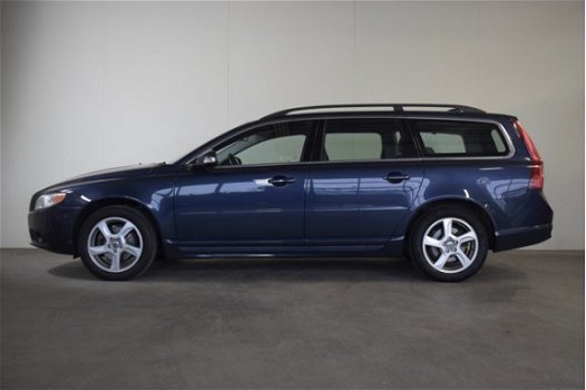 Volvo V70 - 1.6 T4 180PK Limited Edition NAVI/LEER/TREKHAAK/CLIMA/PDC/LMV - 1