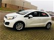 Kia Rio - 1.2-16V / AUX/ USB/ 5 DRS/ CV/ ELEKTR.SPIEGELS/ NIEUWE APK - 1 - Thumbnail