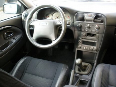 Volvo V40 - 2.0i Airco, trekhaak, Lm-velgen - 1