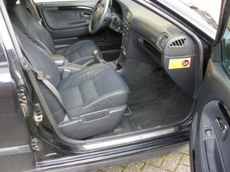 Volvo V40 - 2.0i Airco, trekhaak, Lm-velgen - 1