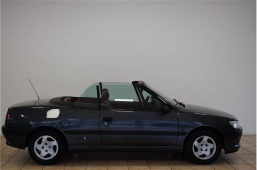 Peugeot 306 Cabriolet - 1.6 Elektrische pakket/Lichtmetalen velgen/Lederen bekleding - 1