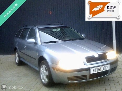 Skoda Octavia Combi - 2.0 Comfort 4WD 4X4 NAP NW APK Luxe - 1