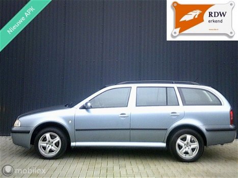 Skoda Octavia Combi - 2.0 Comfort 4WD 4X4 NAP NW APK Luxe - 1