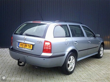 Skoda Octavia Combi - 2.0 Comfort 4WD 4X4 NAP NW APK Luxe - 1