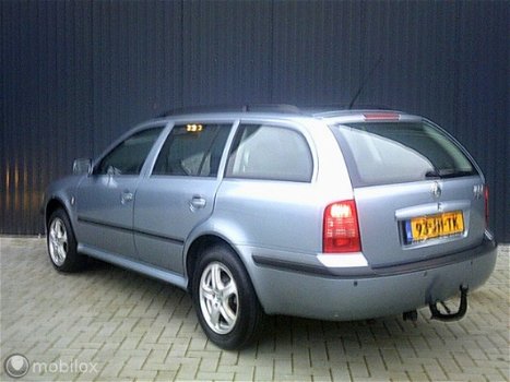 Skoda Octavia Combi - 2.0 Comfort 4WD 4X4 NAP NW APK Luxe - 1