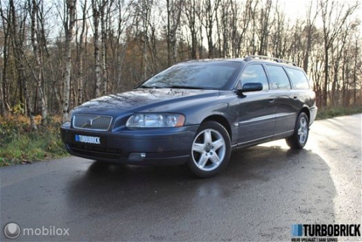 Volvo V70 - 2.4D Edition II | GEEN ROET-TAX | ECC | Cruise | Leder | Trekhaak - 1