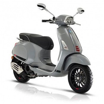 Vespa Sprint van 3899 nu voor 3149!! - 2