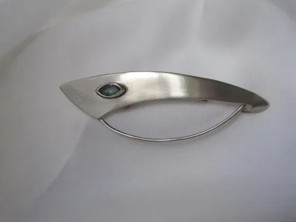 Zilveren broche modernistisch met blauwe aquamarijn edelsteen 8.7x2.8 cm - nr. 1