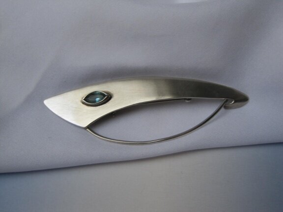 Zilveren broche modernistisch met blauwe aquamarijn edelsteen 8.7x2.8 cm - Afbeelding 2
