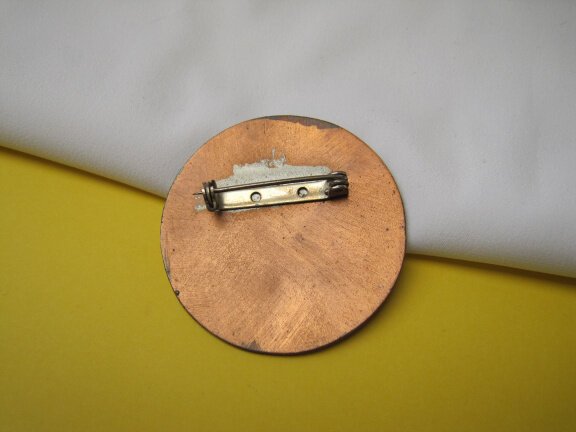 Broche koper met geel emaille zonnebloem afbeelding 4.5x4.5 cm. - Afbeelding 2