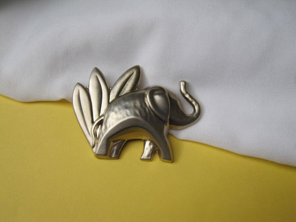 Kettinghanger broche Kenzo Paris zilverkleurig vermeille olifant 5.7x4.4 cm - nr. 1
