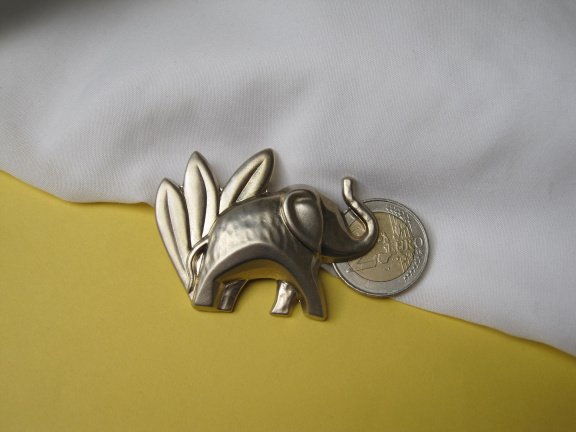 Kettinghanger broche Kenzo Paris zilverkleurig vermeille olifant 5.7x4.4 cm - Afbeelding 2