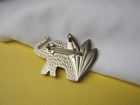 Kettinghanger broche Kenzo Paris zilverkleurig vermeille olifant 5.7x4.4 cm - Afbeelding 3