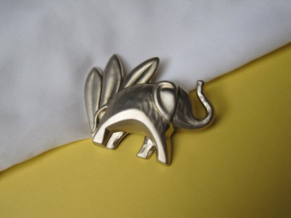Kettinghanger broche Kenzo Paris zilverkleurig vermeille olifant 5.7x4.4 cm - Afbeelding 4