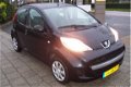 Peugeot 107 - 1.0-12V XR 5 Drs Zwart. Airco. Hogere zit. Leuke km stand.Apk 19-10-2020 - 1 - Thumbnail