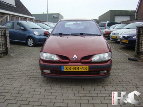 Renault Mégane - Sedan RT 2.0 - 1