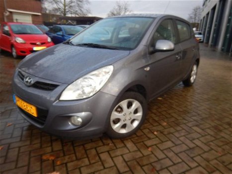 Hyundai i20 - 1.4i DynamicVersion ZEER NETTE I20 1.4 MET AIRCO EN N.A.P - 1