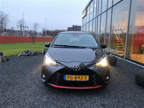 Toyota Yaris - 1.0 VVT-i Design Red Camera Climate Safety Sense LED - 1