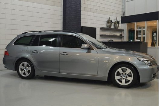 BMW 5-serie Touring - 523i Executive // PDC // PANO DAK // - 1