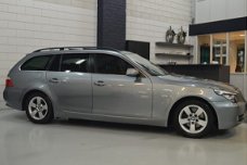 BMW 5-serie Touring - 523i Executive // PDC // PANO DAK //