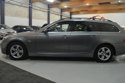 BMW 5-serie Touring - 523i Executive // PDC // PANO DAK // - 1