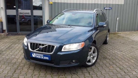 Volvo V70 - T 6 AWD Momentum 285 pk - 1