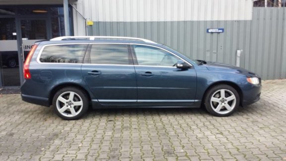 Volvo V70 - T 6 AWD Momentum 285 pk - 1