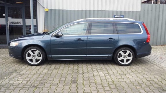 Volvo V70 - T 6 AWD Momentum 285 pk - 1