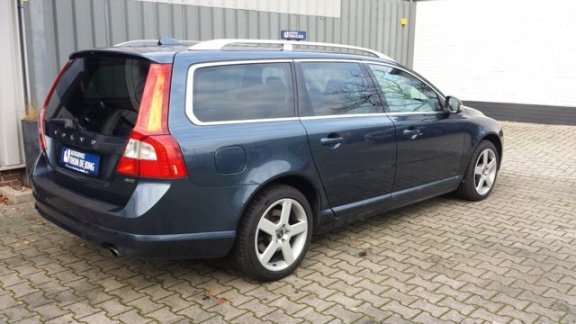 Volvo V70 - T 6 AWD Momentum 285 pk - 1