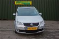 Volkswagen Touran - 1.4 TSI 170pk Highline + Clima / Chroom / Trekhaak / PDC - 1 - Thumbnail