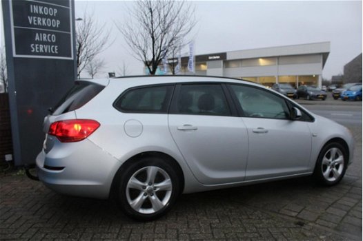 Opel Astra Sports Tourer - 1.6 Turbo Cosmo 180 PK / LAGE KM / NAVIGATIE / TREKHAAK - 1