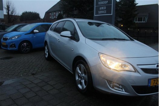 Opel Astra Sports Tourer - 1.6 Turbo Cosmo 180 PK / LAGE KM / NAVIGATIE / TREKHAAK - 1