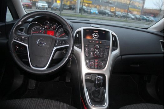 Opel Astra Sports Tourer - 1.6 Turbo Cosmo 180 PK / LAGE KM / NAVIGATIE / TREKHAAK - 1