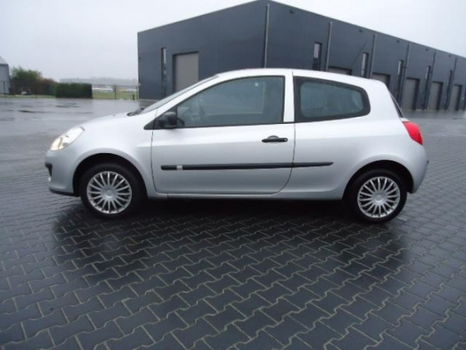 Renault Clio - 1.2-16V RN bouwjaar 2006 (( nette auto )) - 1