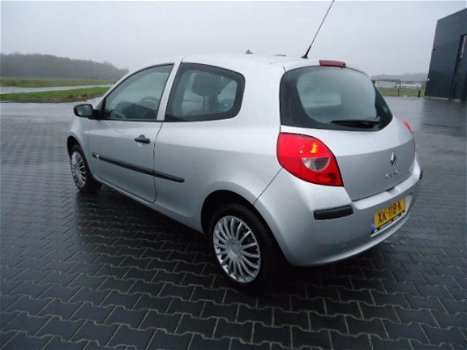 Renault Clio - 1.2-16V RN bouwjaar 2006 (( nette auto )) - 1