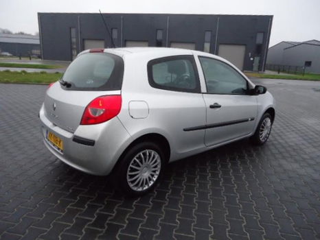 Renault Clio - 1.2-16V RN bouwjaar 2006 (( nette auto )) - 1