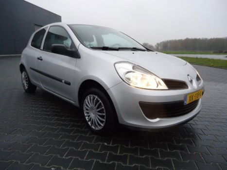 Renault Clio - 1.2-16V RN bouwjaar 2006 (( nette auto )) - 1