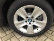 BMW 5-serie - 523i High Executive Schuif/kanteldak lage kilometers en Head-up - 1 - Thumbnail