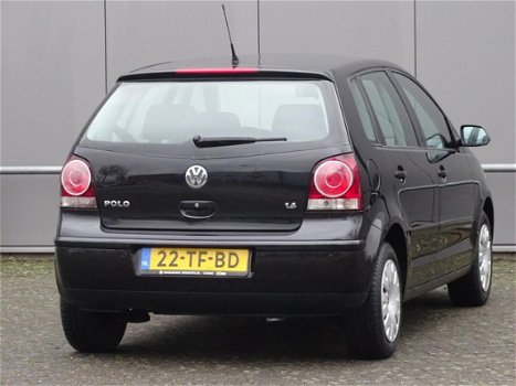 Volkswagen Polo - 1.4-16V Comfortline KEURIGE AUTO APK 2020 (bj2006) - 1