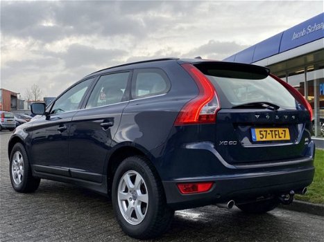 Volvo XC60 - 2.4 D5 5cil. 215pk cil. AWD Momentum / Bluetooth / Navigatie / Parkeersensoren V+A / St - 1