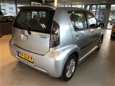 Daihatsu Sirion 2 - 1.3-16V Exclusive / AUTOMAAT / 85000 KM / CRUISE / RIJKLAARPRIJS