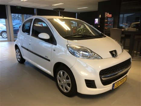 Peugeot 107 - 1.0-12V Millesim 200 - 1