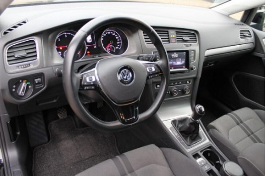 Volkswagen Golf - 1.6 TDI Highline BlueMotion / Navigatie / Parkeerhulp / Cruise Control / MF Stuurw - 1