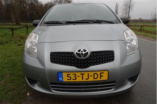 Toyota Yaris - 1.0 VVTi Terra zeer nette wagen en DEALER onderhouden - 1