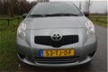 Toyota Yaris - 1.0 VVTi Terra zeer nette wagen en DEALER onderhouden - 1 - Thumbnail