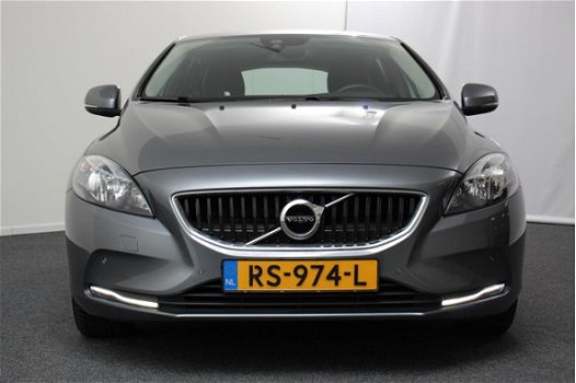 Volvo V40 - 2.0 D2 Automaat Business (Navigatie/Blue tooth/Cruise control/LMV) - 1