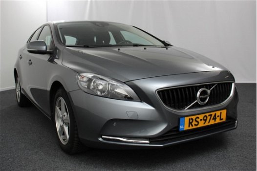 Volvo V40 - 2.0 D2 Automaat Business (Navigatie/Blue tooth/Cruise control/LMV) - 1