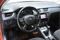 Skoda Octavia Combi - (J) 1.6 TDI Business [ Navi Climate Trekhaak ] - 1 - Thumbnail