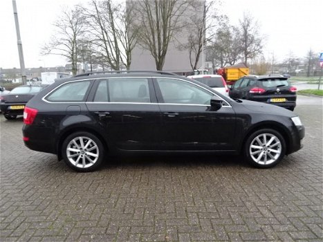 Skoda Octavia Combi - 1.4 TSI Style140PK Businessline navi Xenon Lm Cruise Afn. Trekhaak - 1