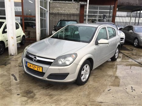 Opel Astra - 1.6 Essentia - 1